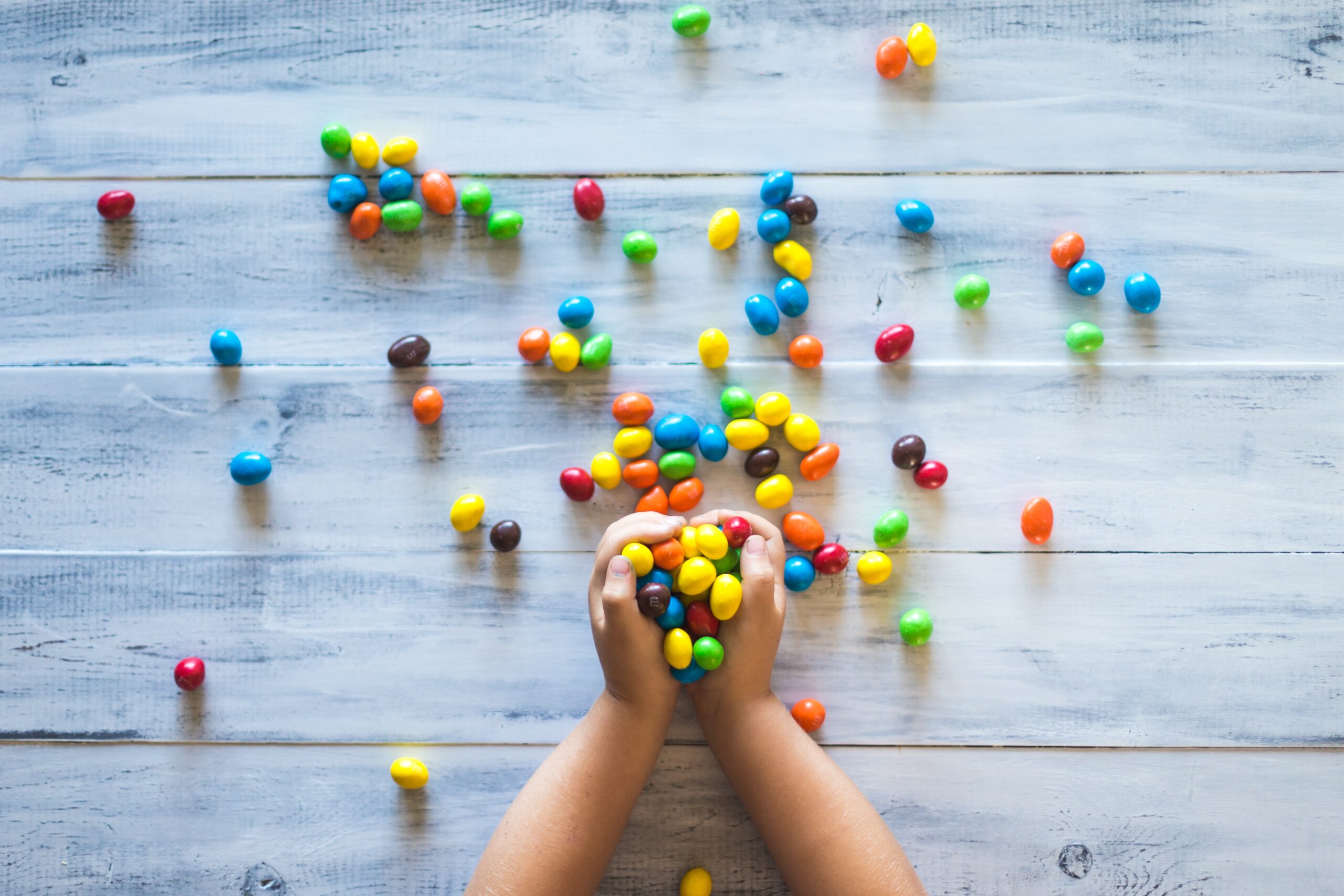 お菓子に含まれる添加物