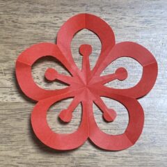 壁面飾り　折り紙で梅の花を作ろう！
