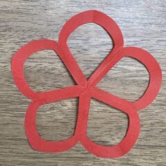 壁面飾り　折り紙で梅の花を作ろう！②