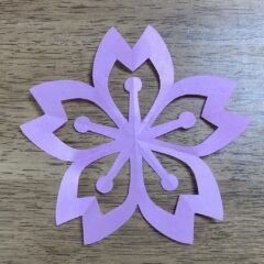 壁面飾り　折り紙で桜の花を作ろう！